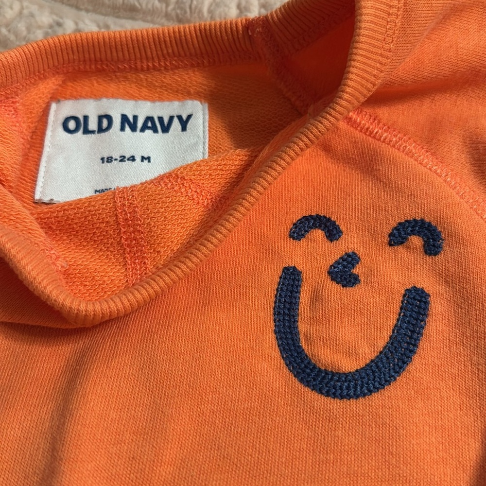 Sweatshirt - Picture 2 of 3